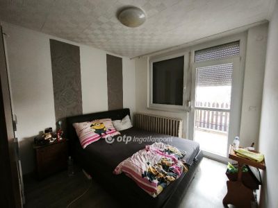 Eladó családi ház Baks
