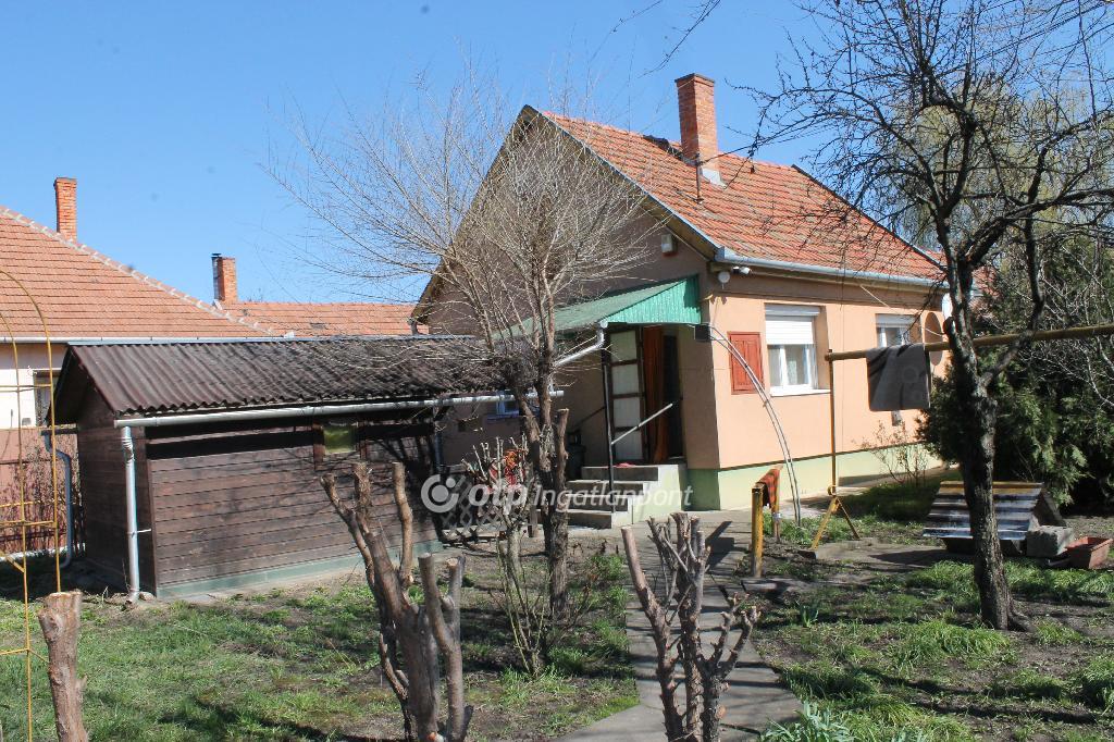 Eladó családi ház Jászapáti