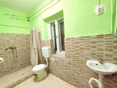 Eladó családi ház Kenderes