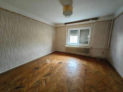 Eladó családi ház Kenderes