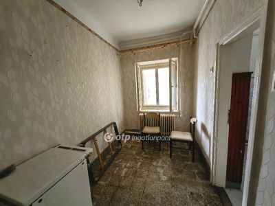 Eladó családi ház Kenderes