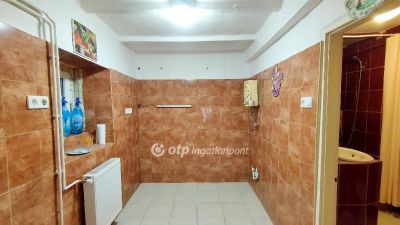 Eladó családi ház Karcag