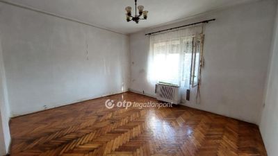 Eladó családi ház Karcag