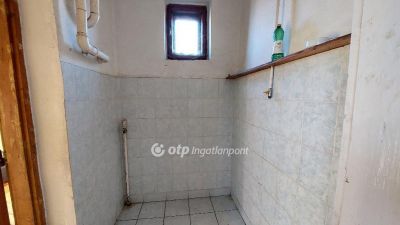 Eladó családi ház Karcag