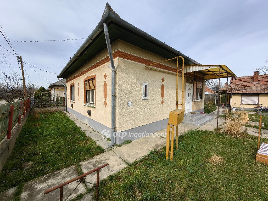 Eladó családi ház Kisújszállás