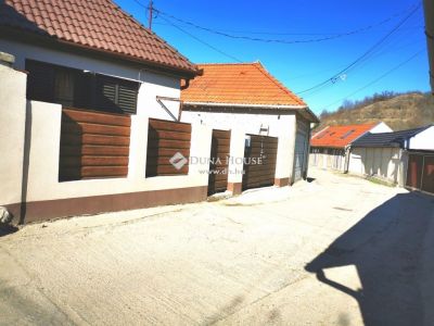 Eladó családi ház Esztergom