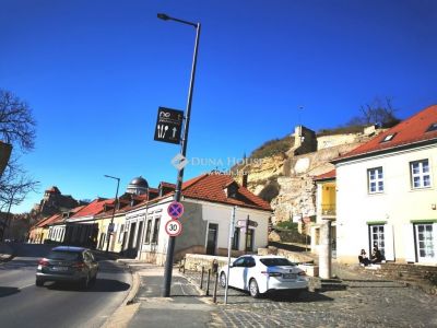 Eladó családi ház Esztergom