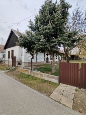 Eladó családi ház Gomba