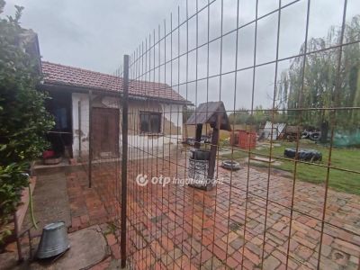 Eladó családi ház Kenderes