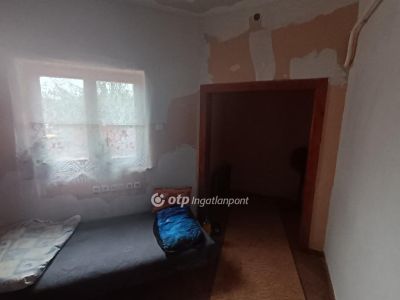 Eladó családi ház Kenderes