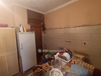 Eladó családi ház Kenderes