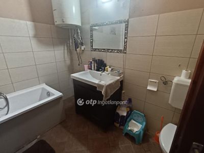 Eladó családi ház Kenderes