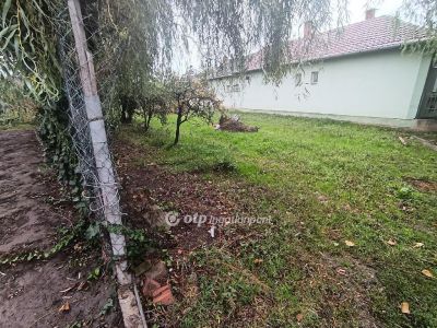 Eladó családi ház Kenderes