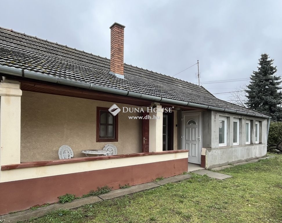 Eladó családi ház Tápiószentmárton