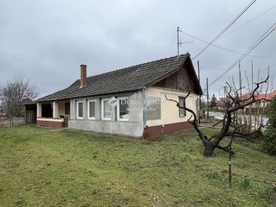 Eladó családi ház Tápiószentmárton