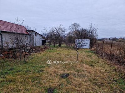 Eladó külterületi telek Debrecen
