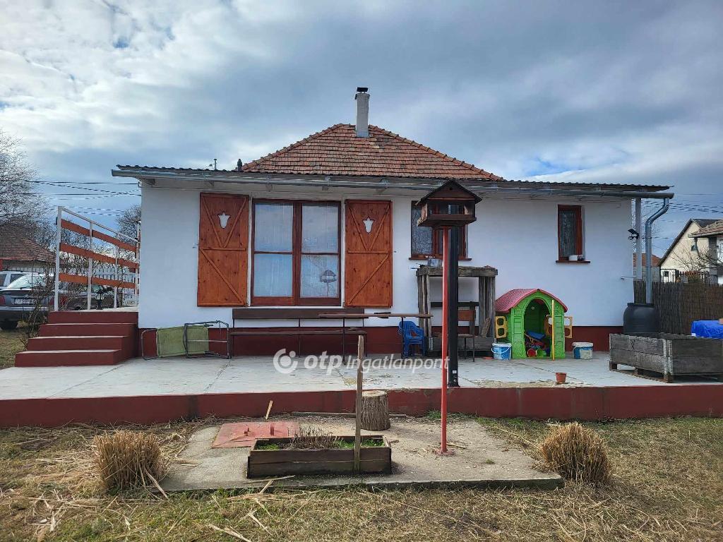 Eladó családi ház Tóalmás