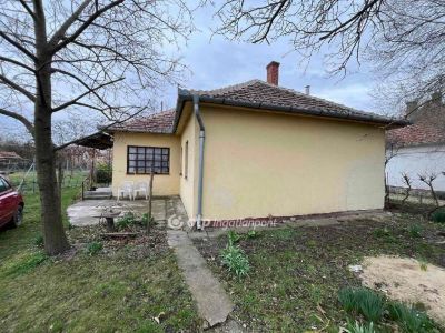Eladó családi ház Komádi