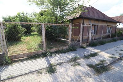 Eladó családi ház Dömsöd