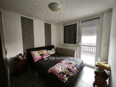 Eladó családi ház Baks