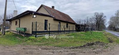 Eladó családi ház Törtel