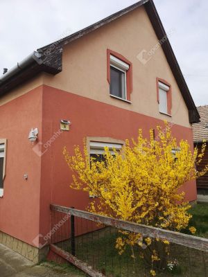Eladó családi ház Fót