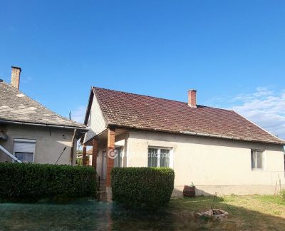 Eladó családi ház Mikepércs