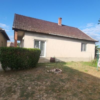 Eladó családi ház Mikepércs