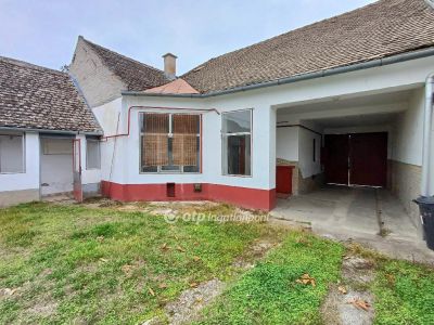 Eladó családi ház Baja