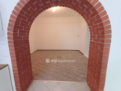 Eladó családi ház Baja