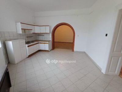 Eladó családi ház Baja