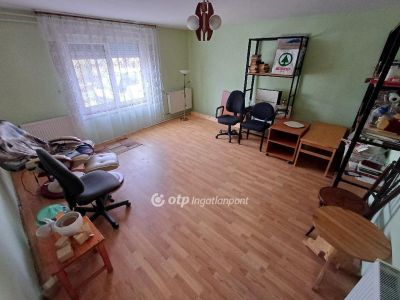 Eladó családi ház Baja