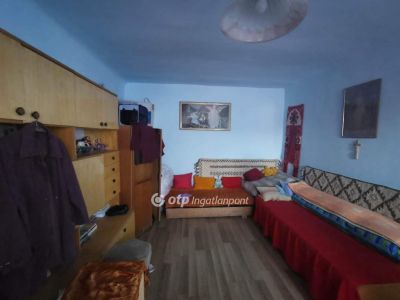 Eladó házrész Baja
