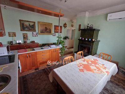 Eladó családi ház Baja