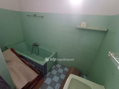 Eladó családi ház Baja
