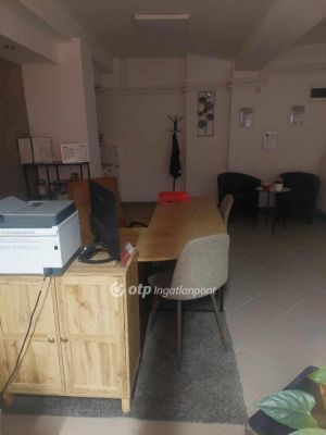 Kiadó üzlethelység üzletházban Veszprém