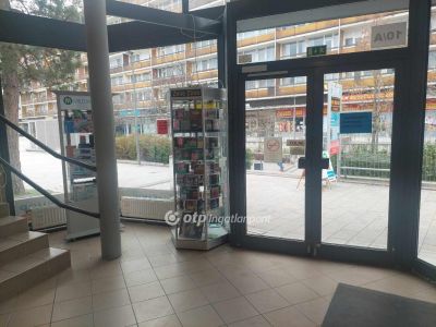 Kiadó üzlethelység üzletházban Veszprém