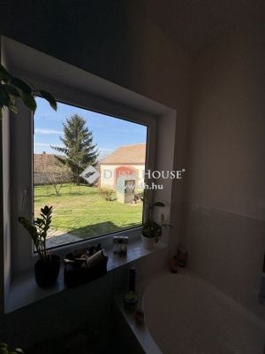 Eladó családi ház Kővágótőttős