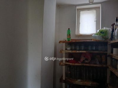Eladó családi ház Karácsond