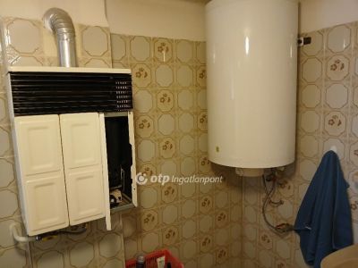 Eladó családi ház Karácsond