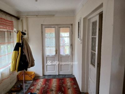 Eladó családi ház Karácsond