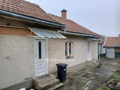 Eladó családi ház Karácsond