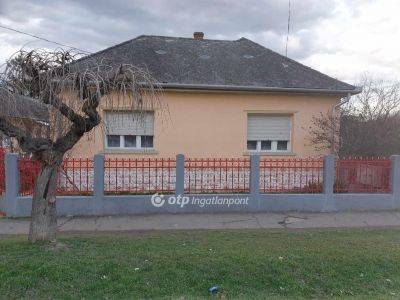 Eladó családi ház Aszaló