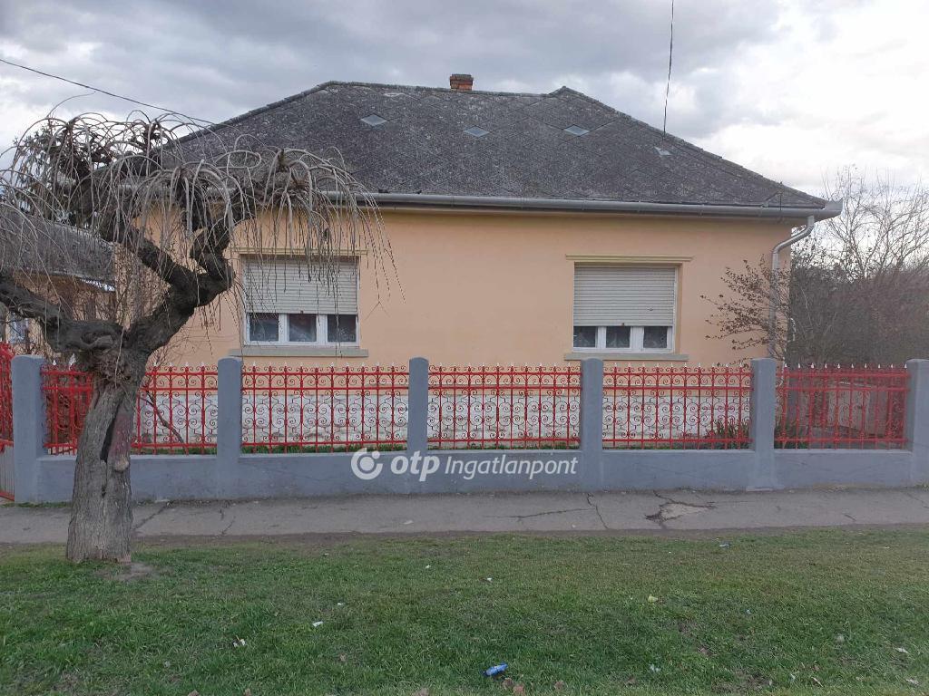 Eladó családi ház Aszaló