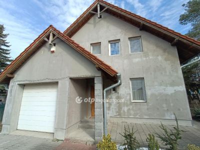 Eladó családi ház Mogyoród