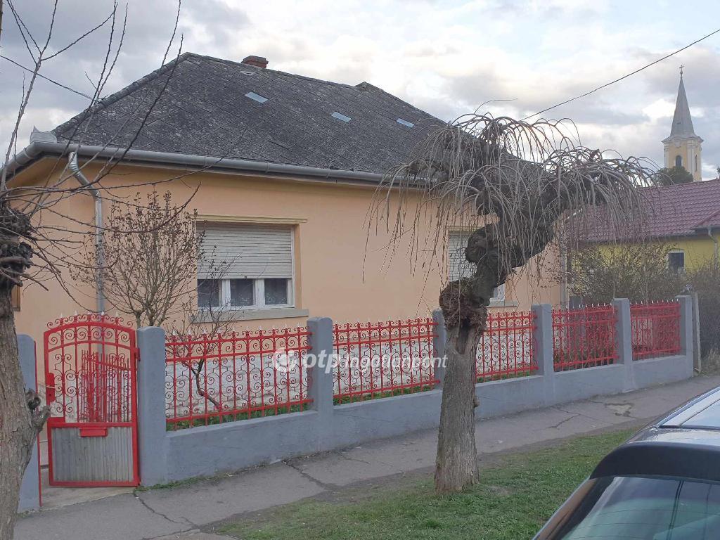 Eladó családi ház Aszaló