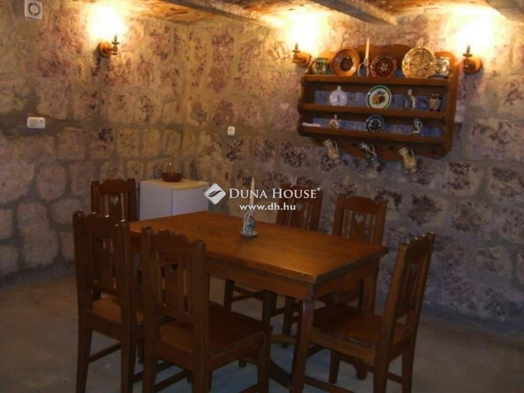 Eladó családi ház Eger