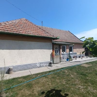 Eladó családi ház Tápiószele
