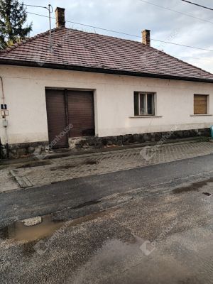 Eladó családi ház Monor