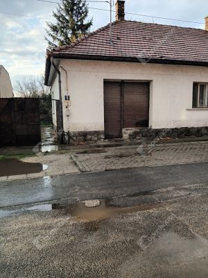 Eladó családi ház Monor